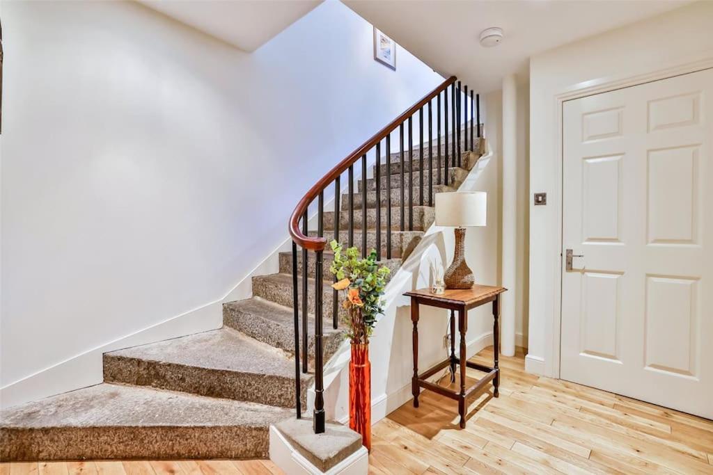 One Of A Kind Historic 3 Bedroom Apartment アバディーン エクステリア 写真